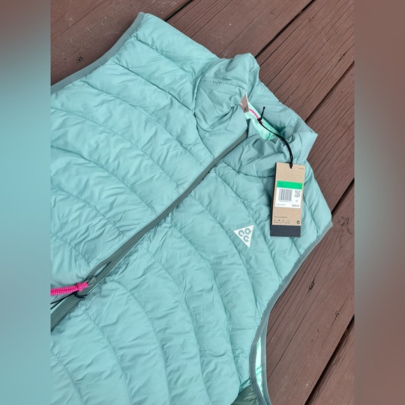Nike ACG Insulated Vest – Packable & Heat-Regulating - Picture 5 of 8